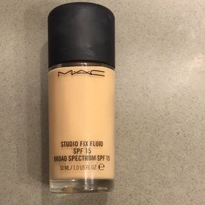 MAC studio fix fluid NC20